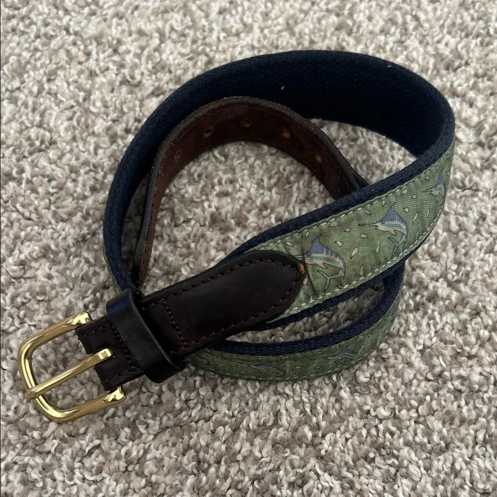 Vineyard Vines by Shep and Ian kid’s green swordfish preppy golf size 26 belt
